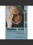 Koho má za zády? - náhled